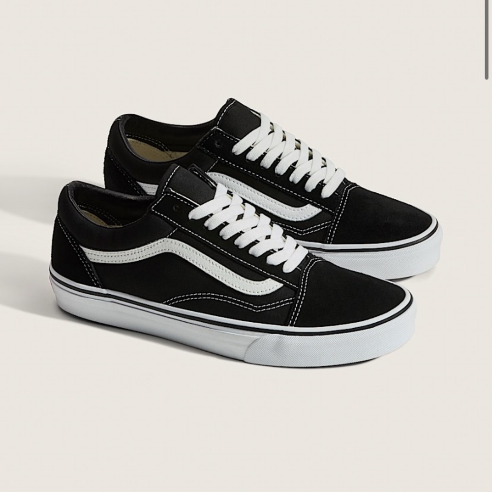 Vans Old Skool black and white sneakers
Size 8 W / 6.5 M